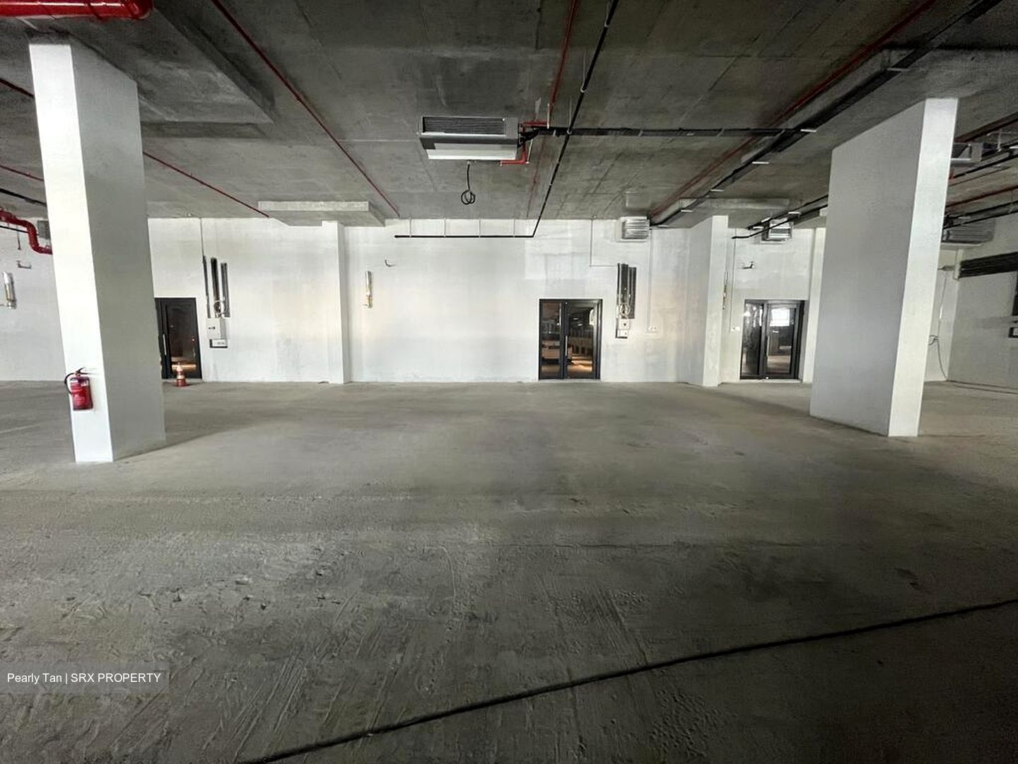 Middle Road (D7), Retail #522853181